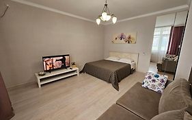 Ernaz Plus Apartments: Promenade Expo